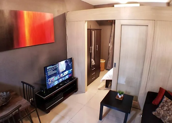Homey Makati Condo Unit With Netflix